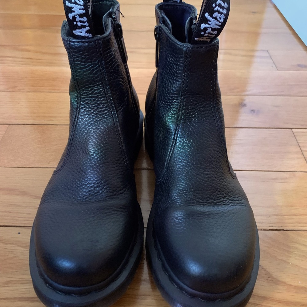 Dr Martens 2976 leather Chelsea boots